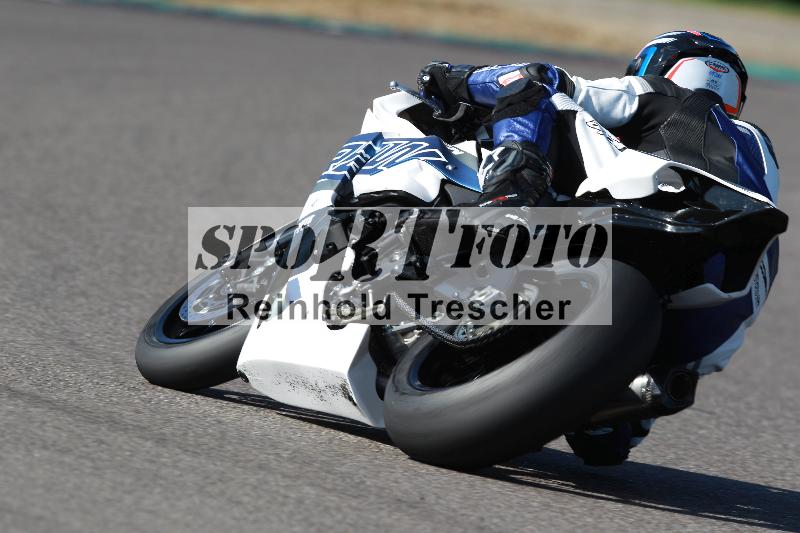 Archiv-2022/64 19.09.2022.09 Plüss Moto Sport Yamaha Fun Day ADR/Sportfahrer/backside
